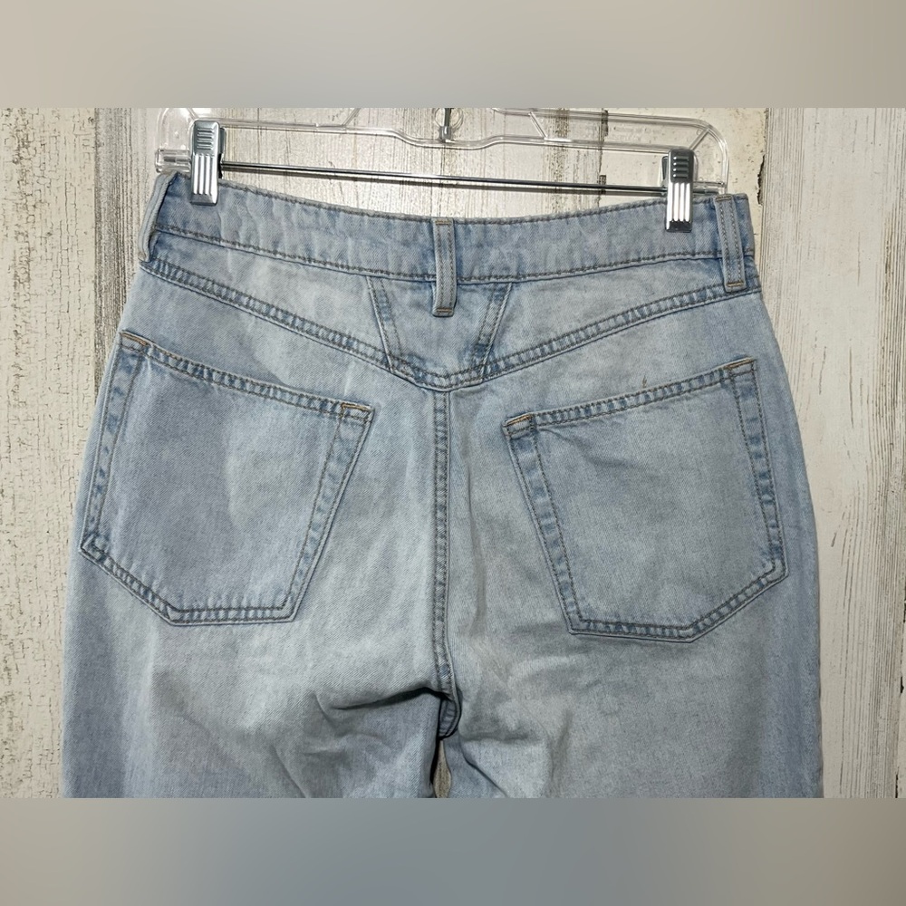 Divided by H & M Light wash Jeans High Waisted Vintage look Size 8 - Picture 5 of 9